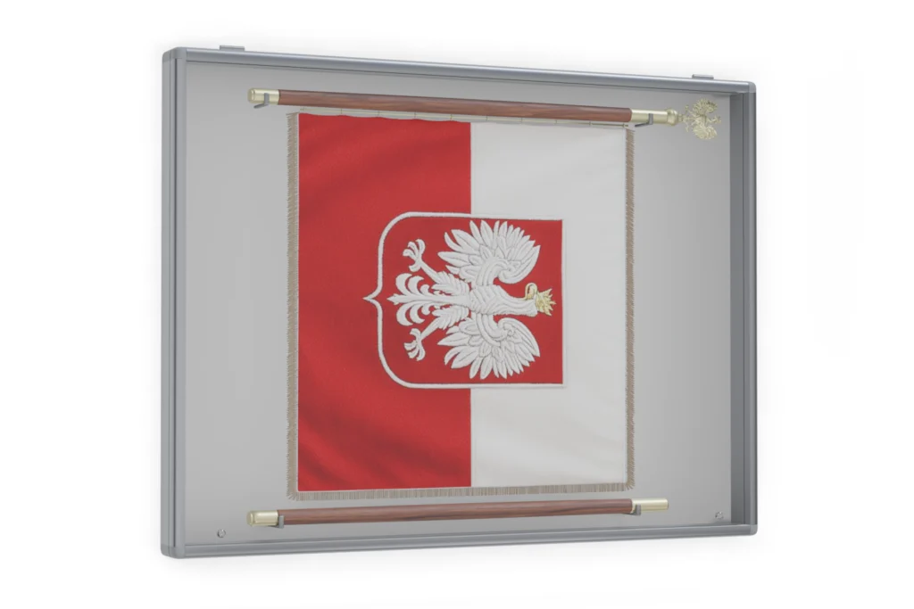 duża gablota ze sztandarem